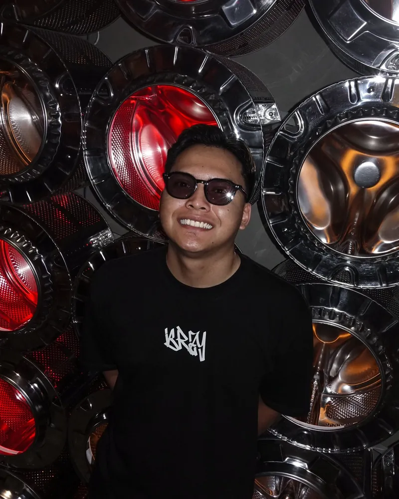 Izzul : Creative Director